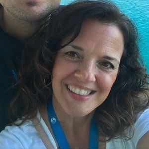 Meet your Posher, Carla